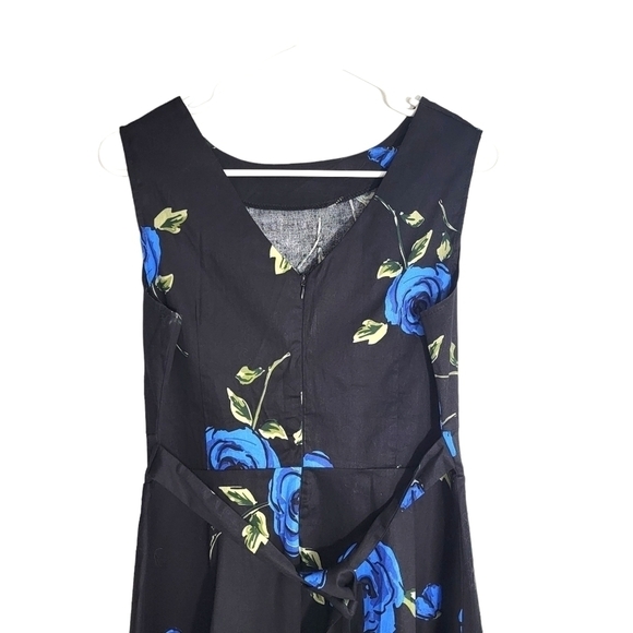 BLACK Floral Fit and Flare Dress - Picture 6 of 8